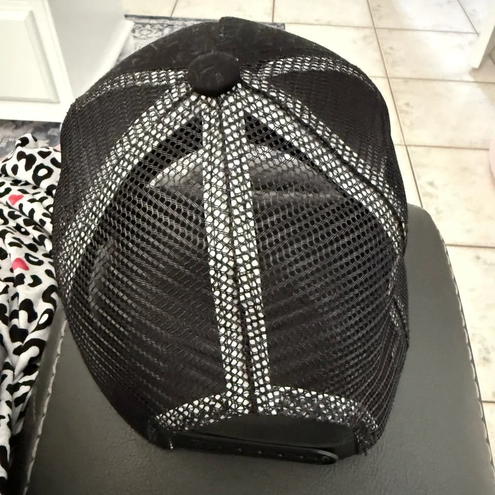 Von Dutch Black Mesh Trucker Cap - Picture 3 of 3